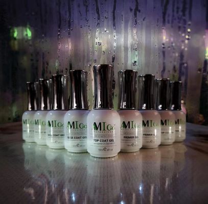 L'AMIGO si inzuppa fuori dallo smalto che del gel 18ml ha personalizzato il gel UV della lampada di colore LED dell'etichetta polacco